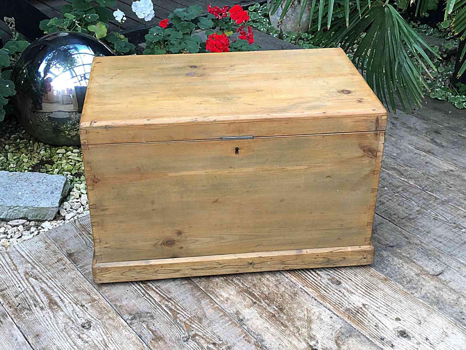 Fantastic Old Antique Pine Blanket Box / Trunk (1 of 8) Fantastic Old Antique Pine Blanket Box / Trunk (1 of 8)