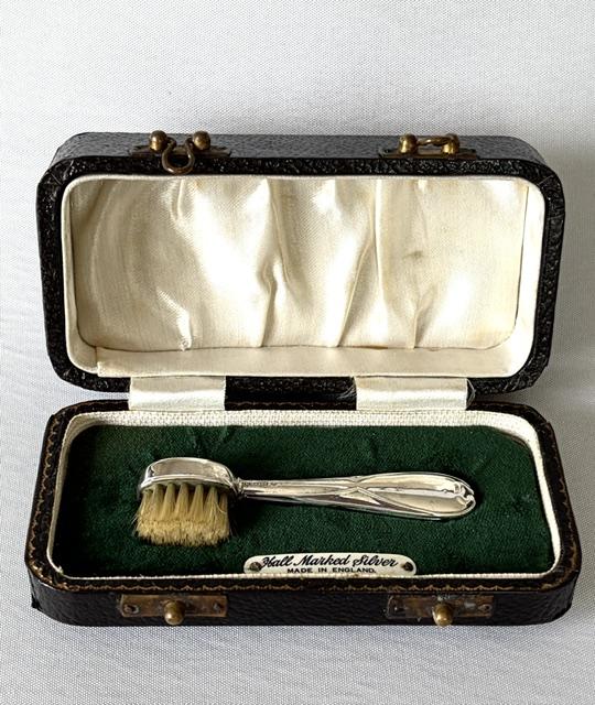 Unusual Boxed Silver Moustache Brush (1 of 8) Unusual Boxed Silver Moustache Brush (1 of 8)