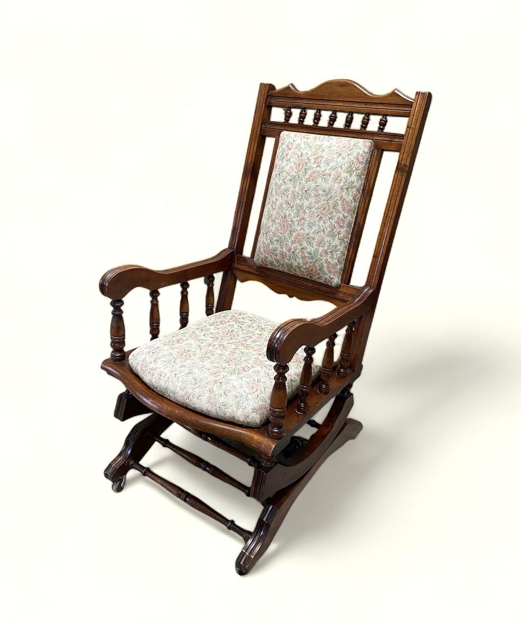 Traditional American Rocking Chair 1920-1940 (1 of 3)