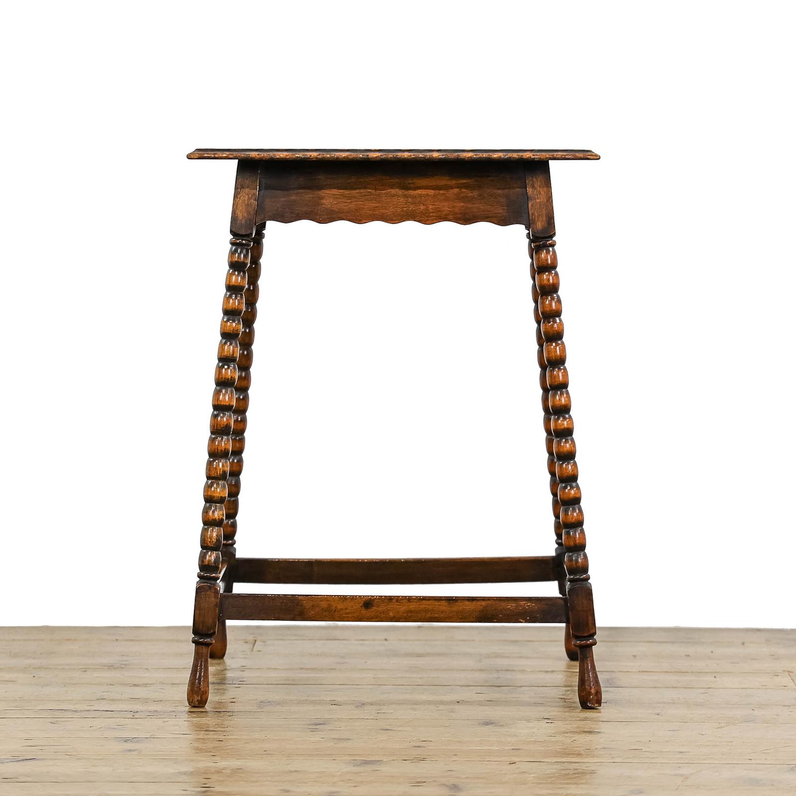 Small Oak Side Table (1 of 6) Small Oak Side Table (1 of 6)