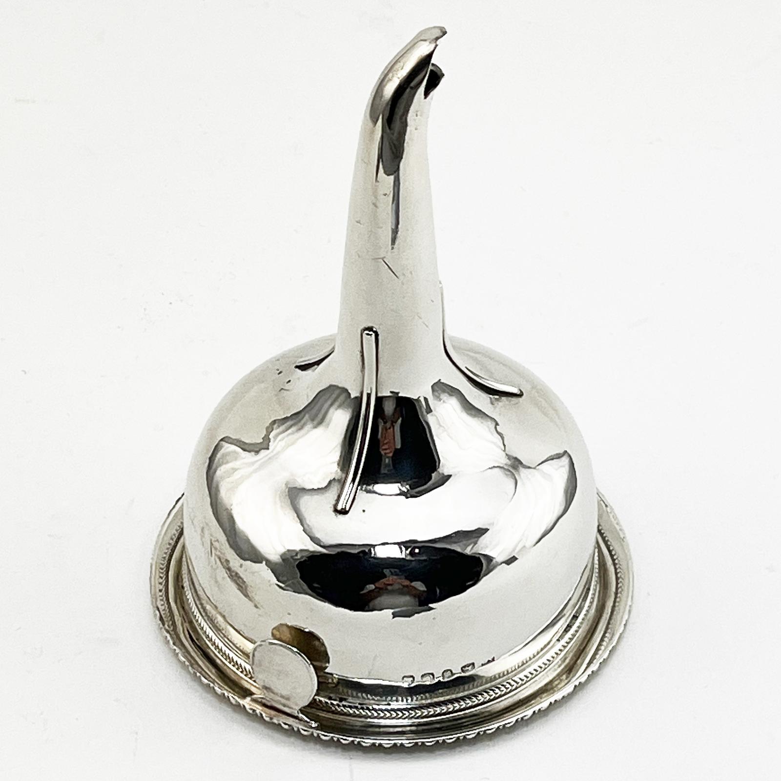 Very Good Gauge Georgian Sterling Silver Wine Funnel (1 of 7) Very Good Gauge Georgian Sterling Silver Wine Funnel (1 of 7)