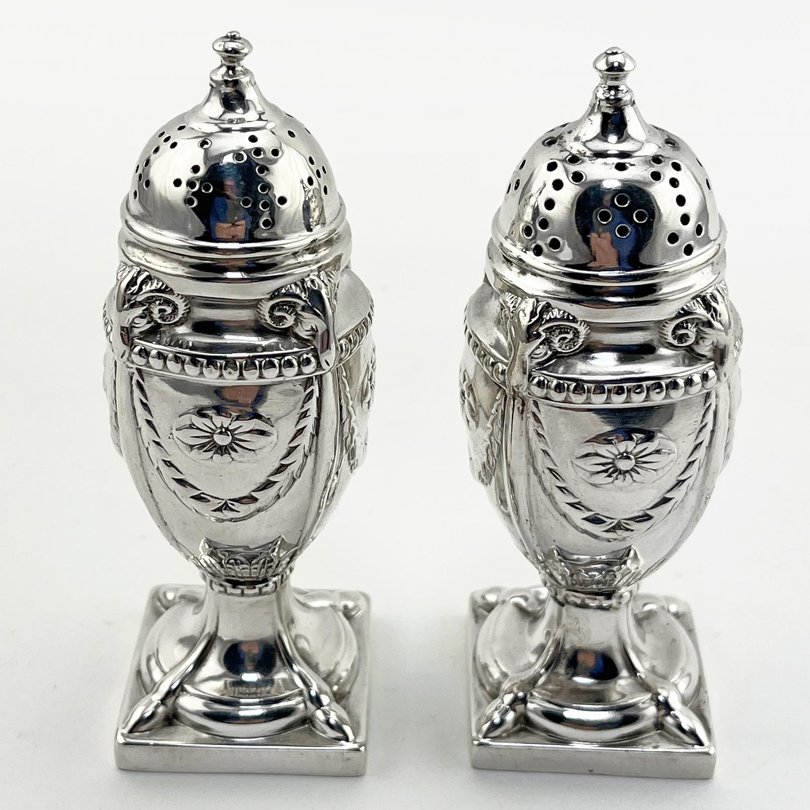 Elegant Edwardian Sterling Silver Peppers (1 of 6) Elegant Edwardian Sterling Silver Peppers (1 of 6)