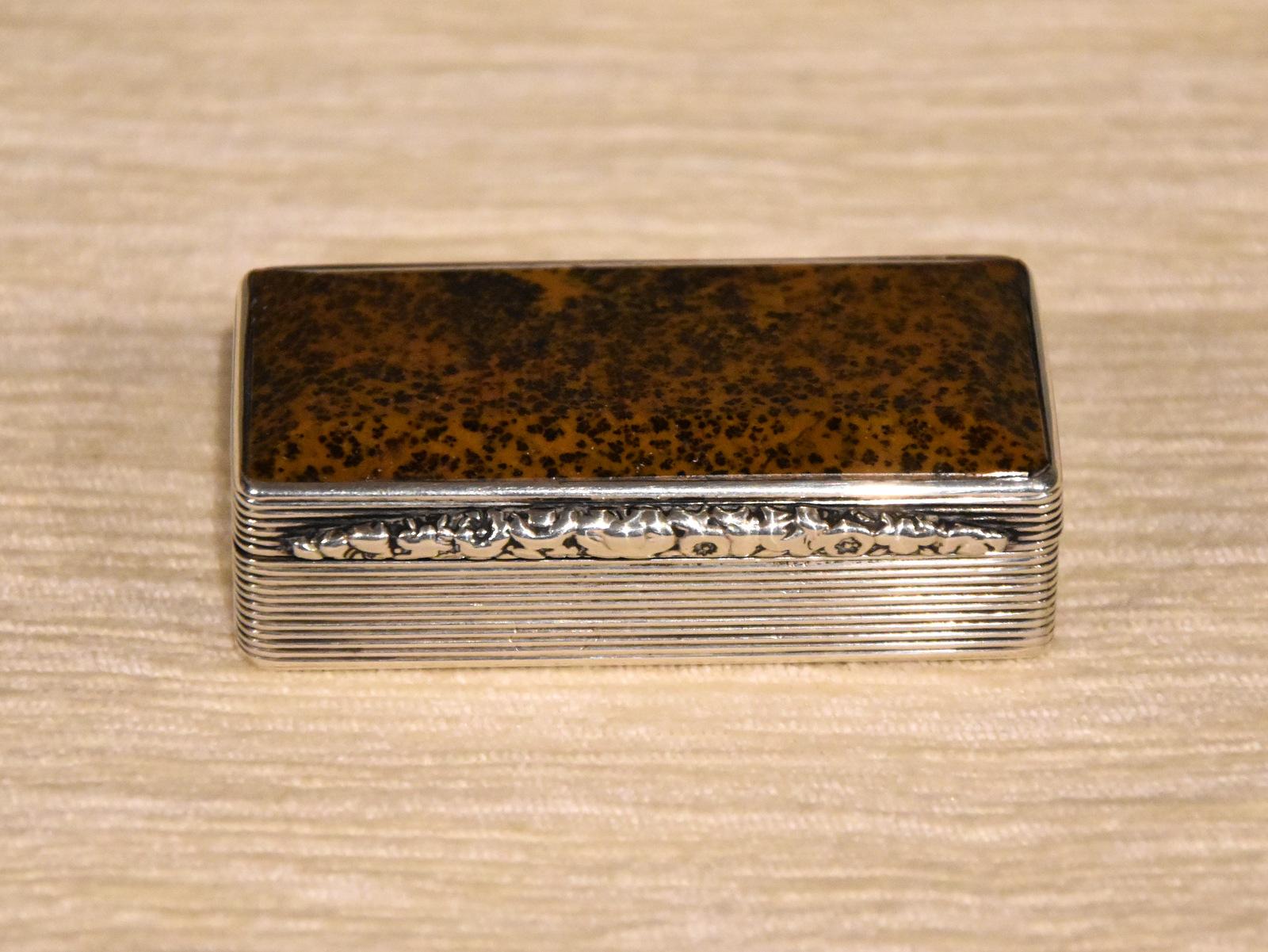 William IV Silver & Agate Snuff Box (1 of 7)