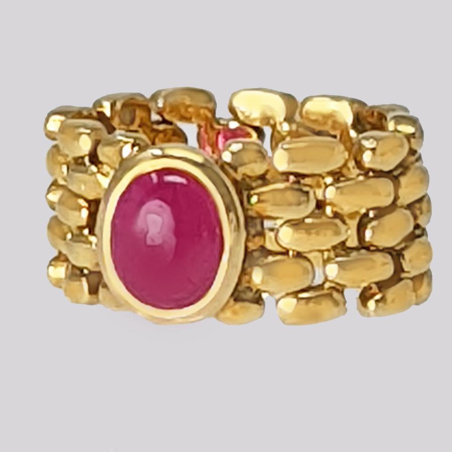 Vintage Italian 18ct Gold Chain Mail Ring Cabochon Ruby Flexible Pinky Ring Size F (1 of 7) Vintage Italian 18ct Gold Chain Mail Ring Cabochon Ruby Flexible Pinky Ring Size F (1 of 7)