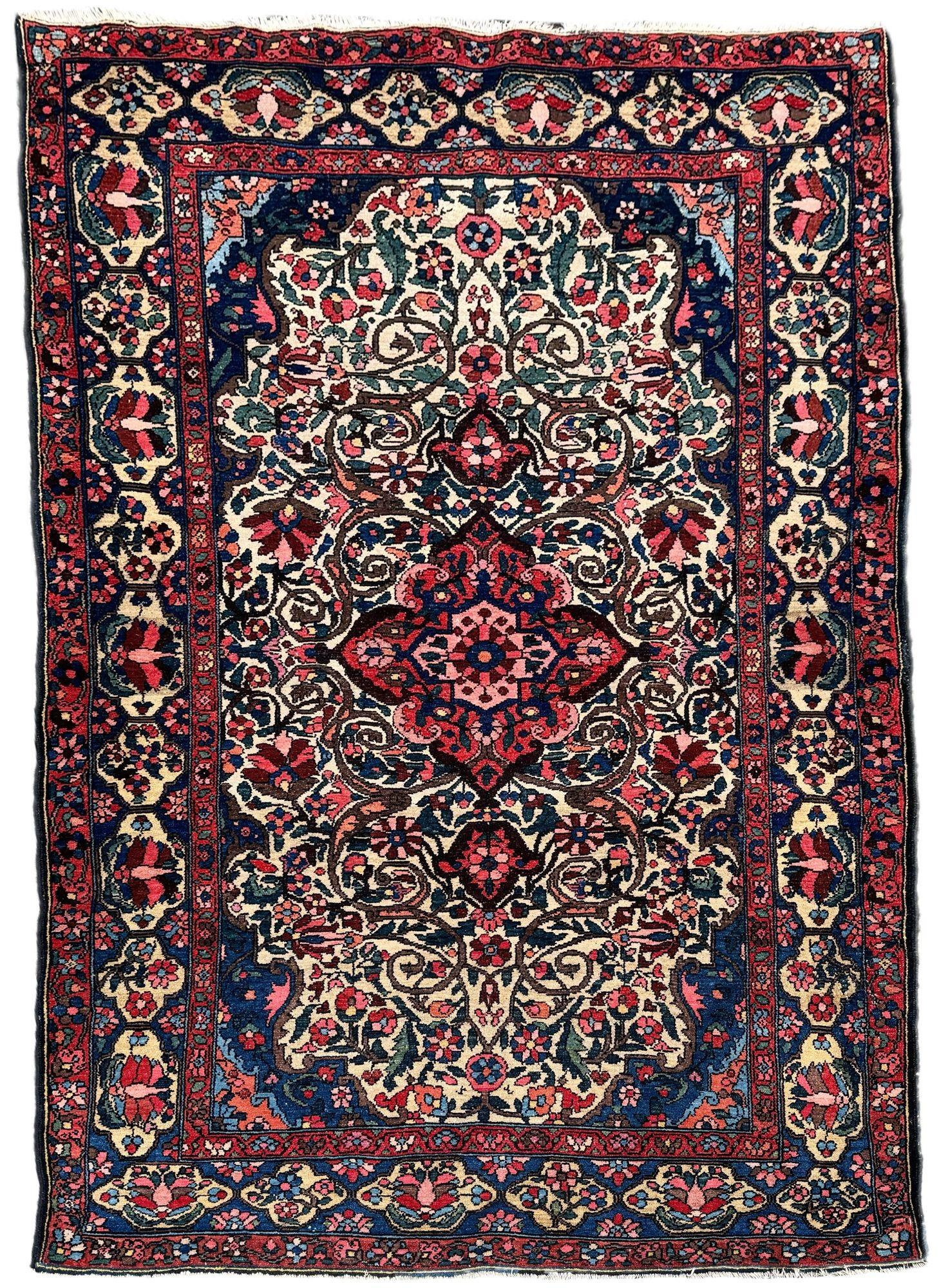 Antique Bakhtiar Rug (2.13m x 1.36m) (1 of 19) Antique Bakhtiar Rug (2.13m x 1.36m) (1 of 19)