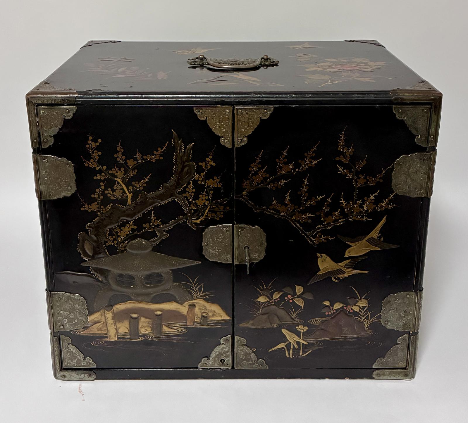 Large Antique Japanese Lacquer Table Cabinet (1 of 15) Large Antique Japanese Lacquer Table Cabinet (1 of 15)