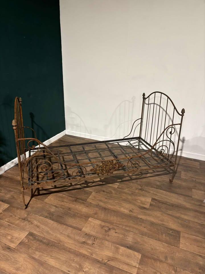 Victorian Folding Cast Iron French Day / Single Bed (1 of 13) Victorian Folding Cast Iron French Day / Single Bed (1 of 13)