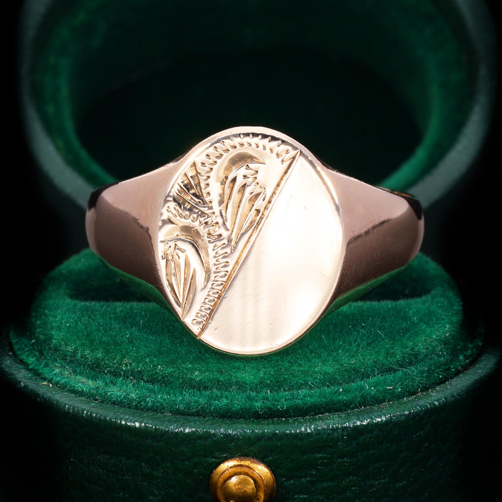 The Vintage 9ct Gold Oval Engraved Signet Ring (1 of 5) The Vintage 9ct Gold Oval Engraved Signet Ring (1 of 5)