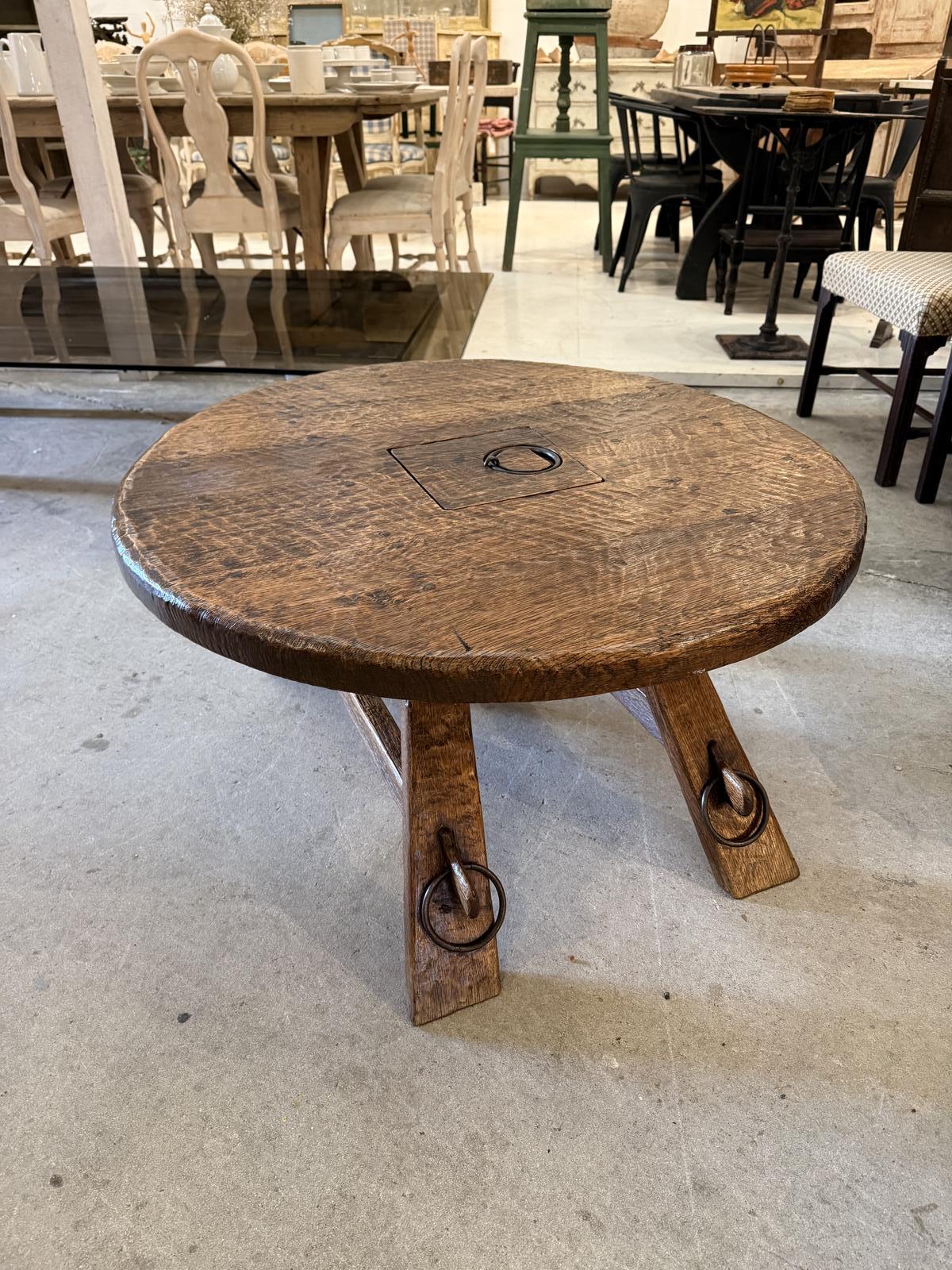 Round Oak Coffee Table (1 of 8) Round Oak Coffee Table (1 of 8)