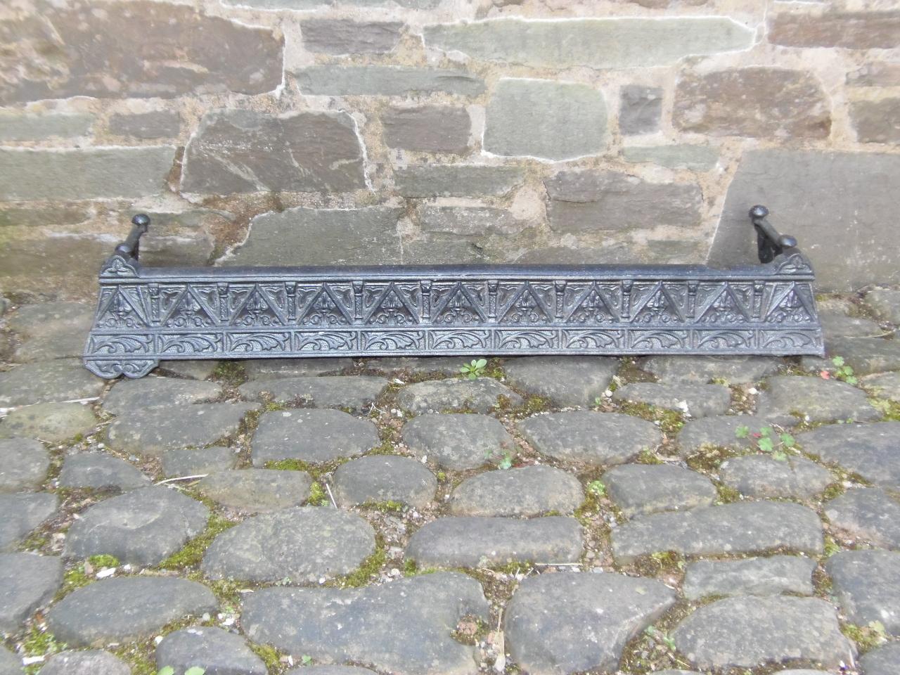 Arts & Crafts Cast Iron Fender (1 of 12) Arts & Crafts Cast Iron Fender (1 of 12)