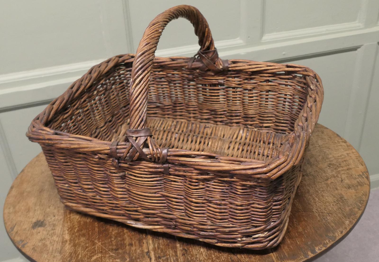 Costermonger’s Antique Wicker Flower and Fruit Basket (1 of 6) Costermonger’s Antique Wicker Flower and Fruit Basket (1 of 6)