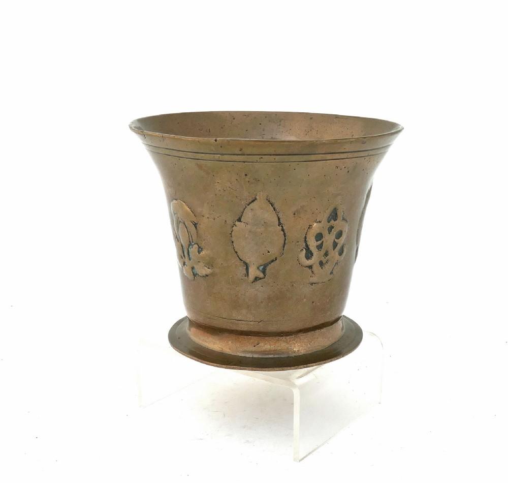 Antique Metalware 17thc Bronze Suffolk X Mortar With Acorn, Heart & Flower Head Casting - English 1660-1690 (1 of 4) Antique Metalware 17thc Bronze Suffolk X Mortar With Acorn, Heart & Flower Head Casting - English 1660-1690 (1 of 4)