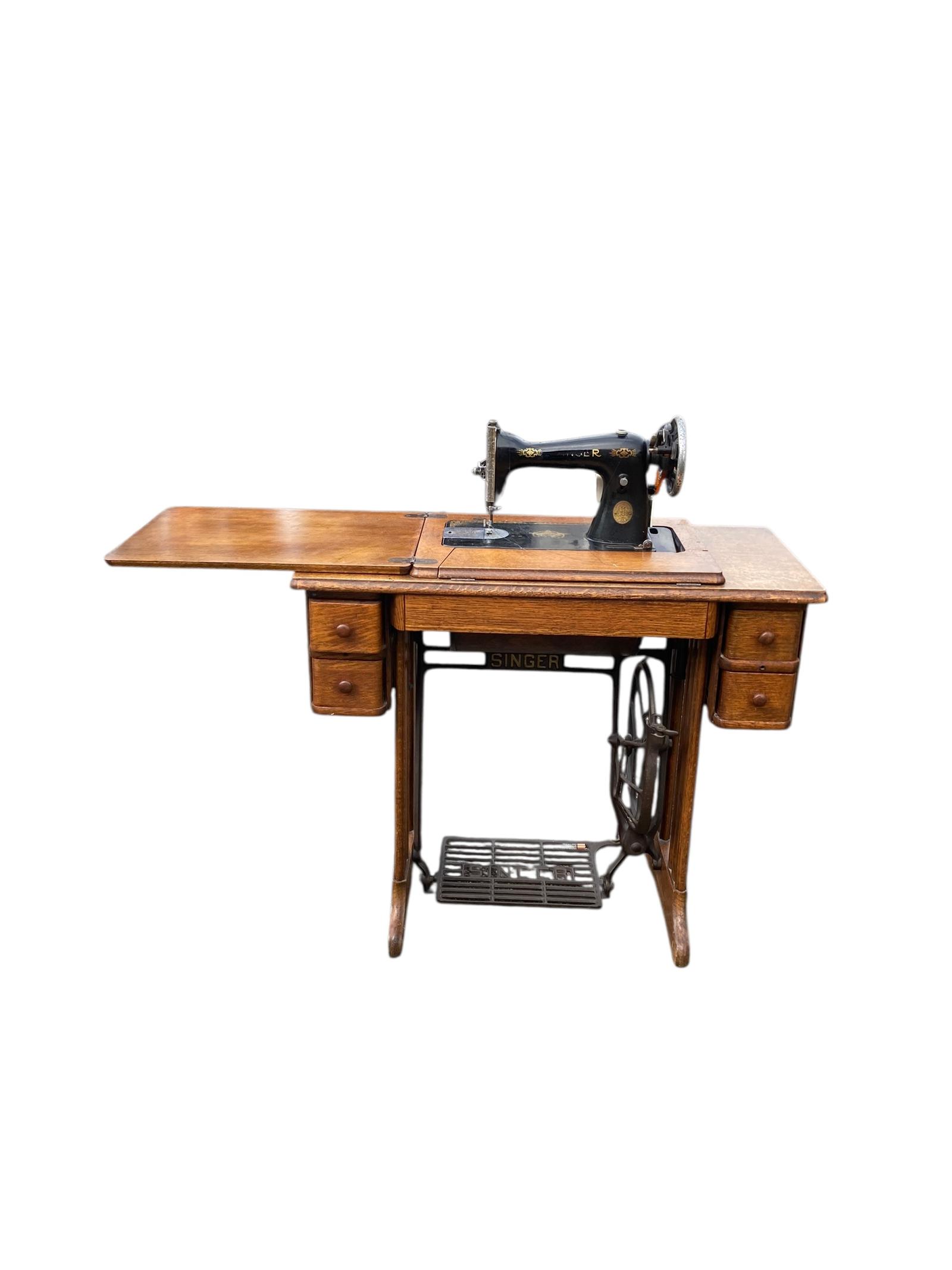 Vintage Singer Treadle Sewing Machine - Early 20th Century - Operational (1 of 13) Vintage Singer Treadle Sewing Machine - Early 20th Century - Operational (1 of 13)