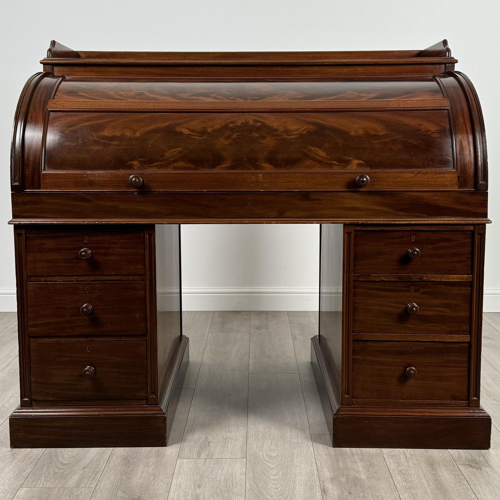 Antique 19th Century Cylinder Roll Top Desk in Mahogany (1 of 14)