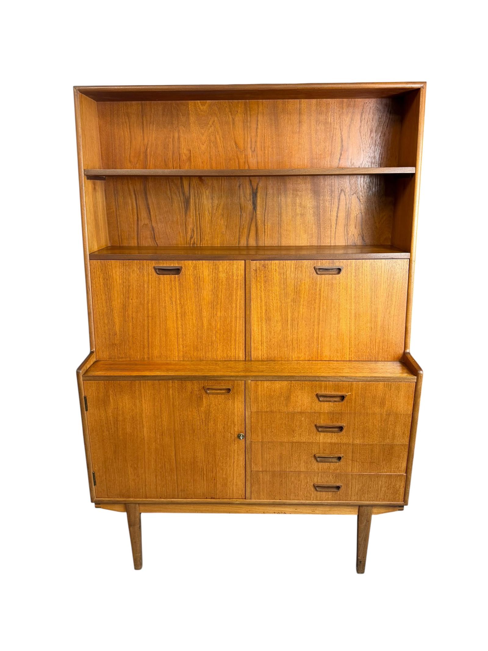 Mid-century Modern Teak Highboard Wall Unit by Turnidge of London (1 of 5) Mid-century Modern Teak Highboard Wall Unit by Turnidge of London (1 of 5)