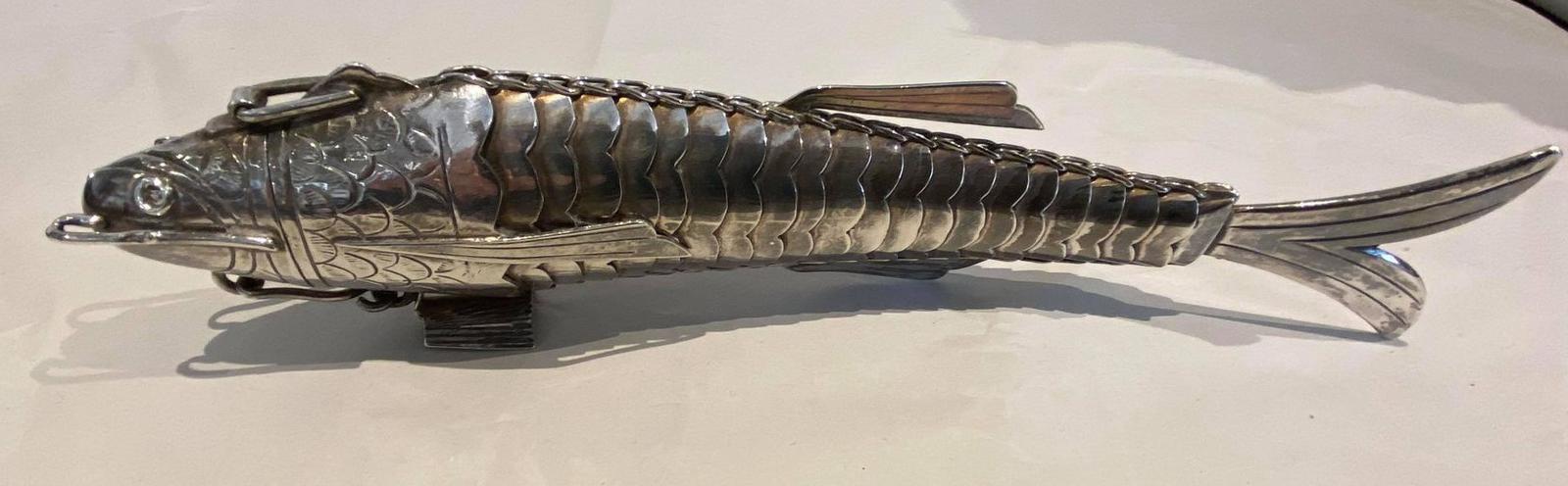 Silver Articulated Fish (1 of 7) Silver Articulated Fish (1 of 7)