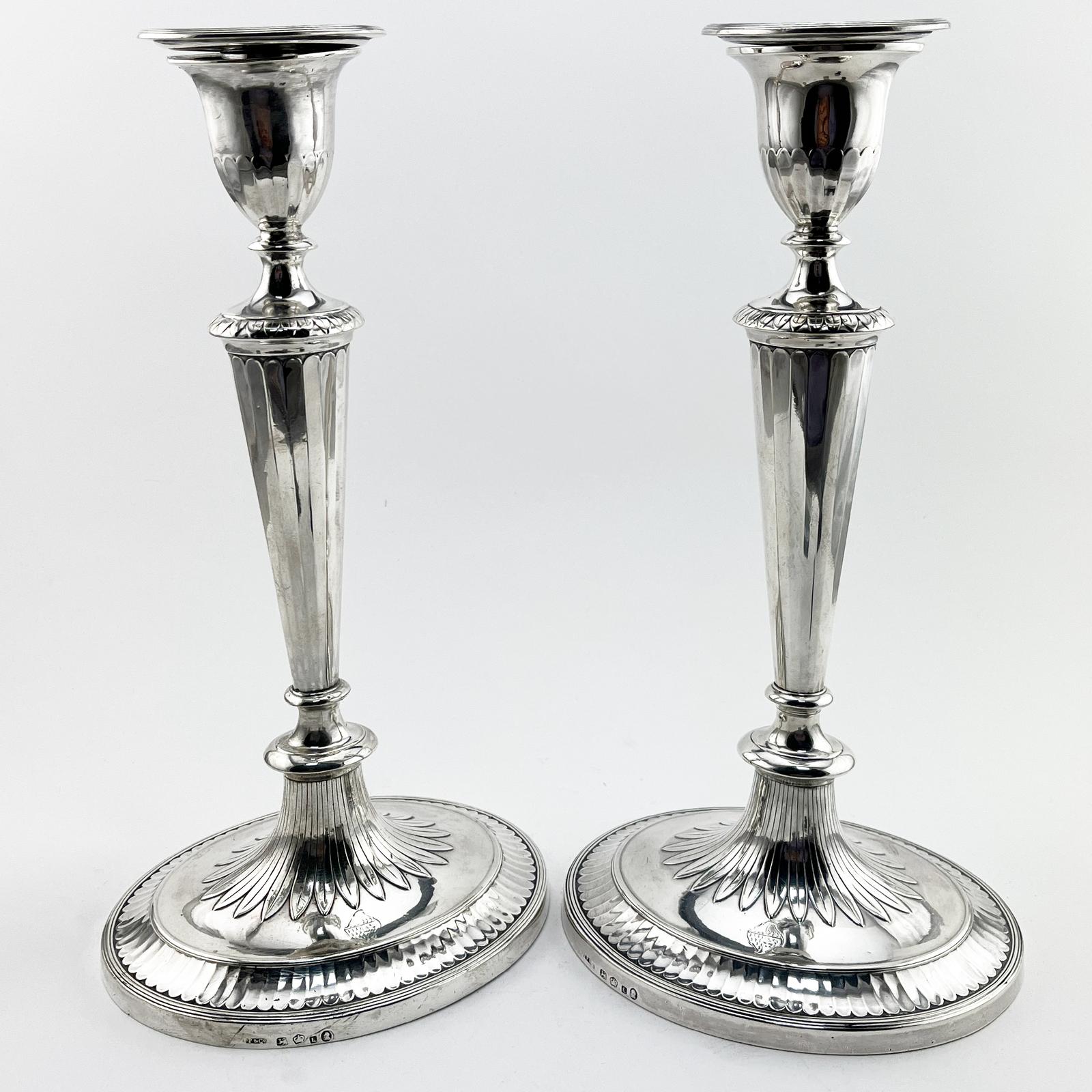 Elegant Pair of George III Sterling Silver Candlesticks (1 of 13) Elegant Pair of George III Sterling Silver Candlesticks (1 of 13)