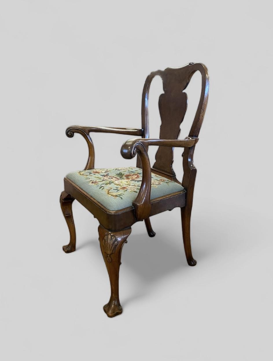 Queen Anne Style Walnut Study Chair c.1930 (1 of 8)