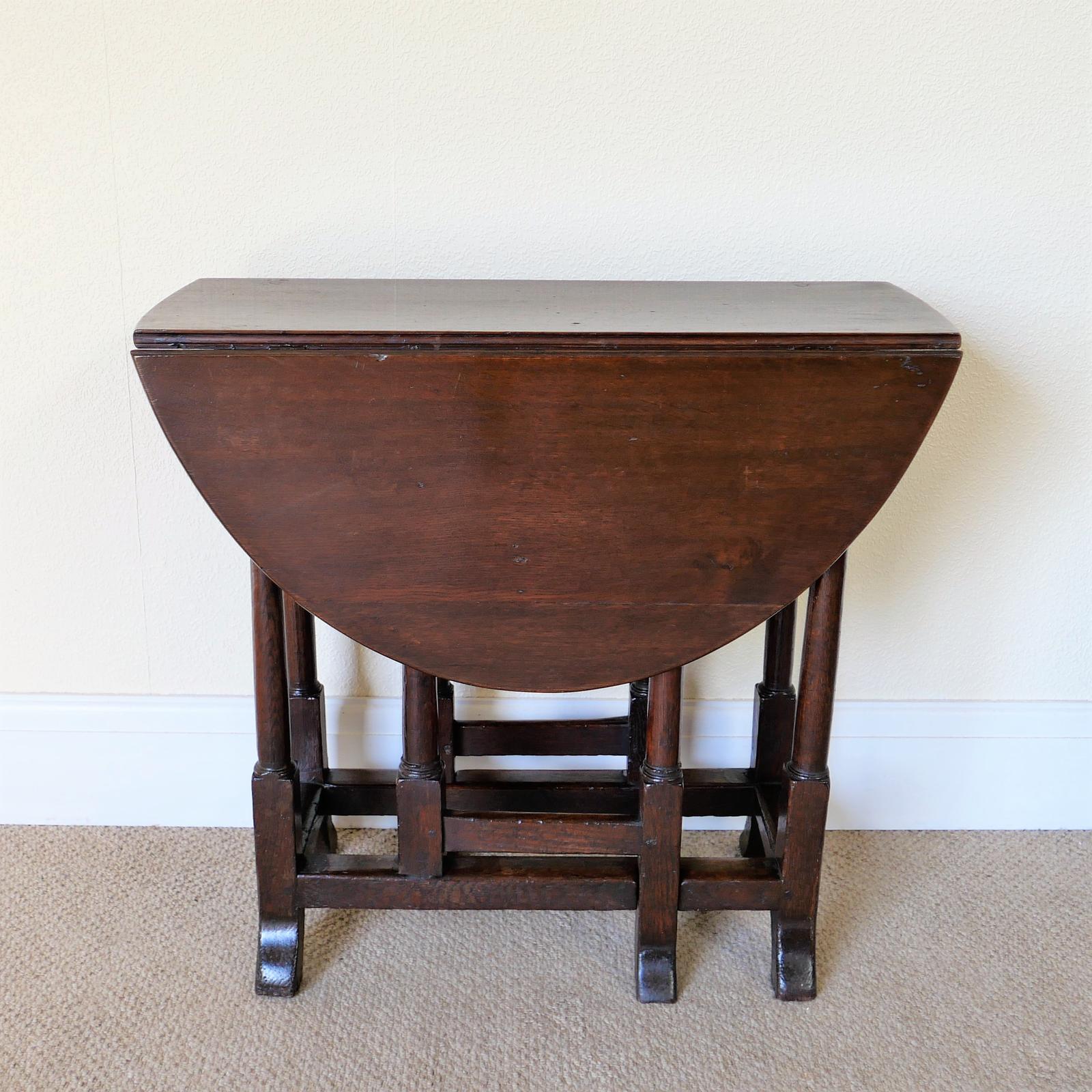 Georgian Oak Gateleg Table of Small Proportions (1 of 6)