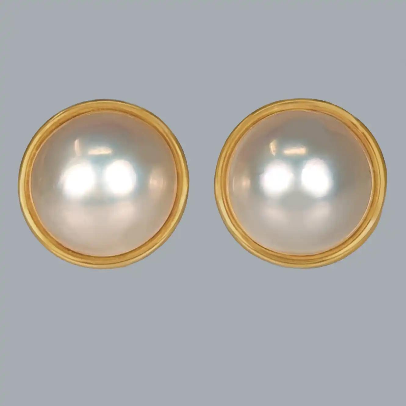 18ct Gold Mabe Pearl 1980s Earrings Omega Back Stud Vintage Pearl Earrings 16mm (1 of 7)