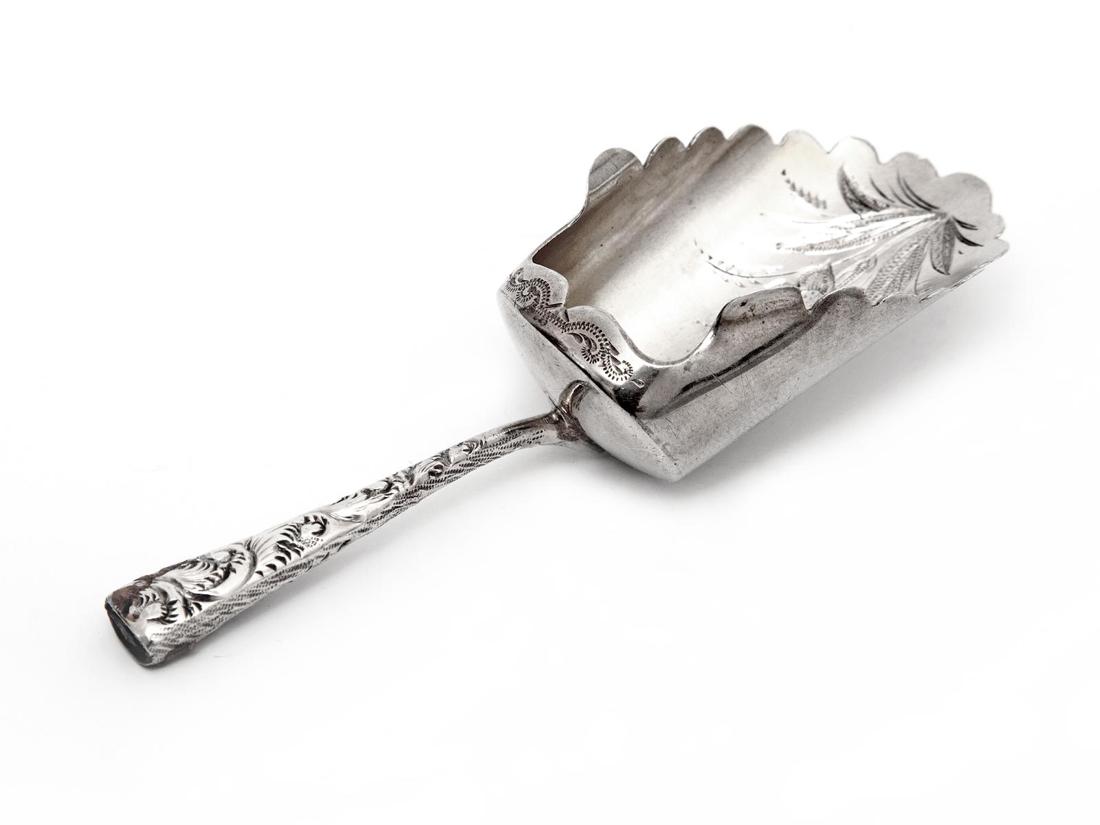 Victorian Silver Shovel Shaped Tea Caddy Spoon with a Beautifully Engraved Floral Scene (1 of 7) Victorian Silver Shovel Shaped Tea Caddy Spoon with a Beautifully Engraved Floral Scene (1 of 7)