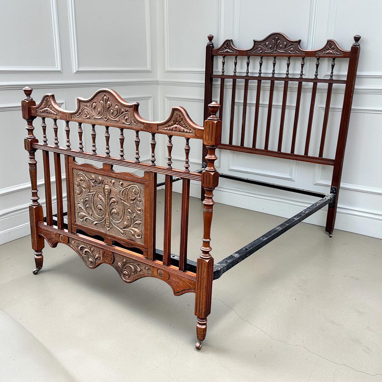 Antique Edwardian Carved Walnut Double Bed (1 of 14) Antique Edwardian Carved Walnut Double Bed (1 of 14)