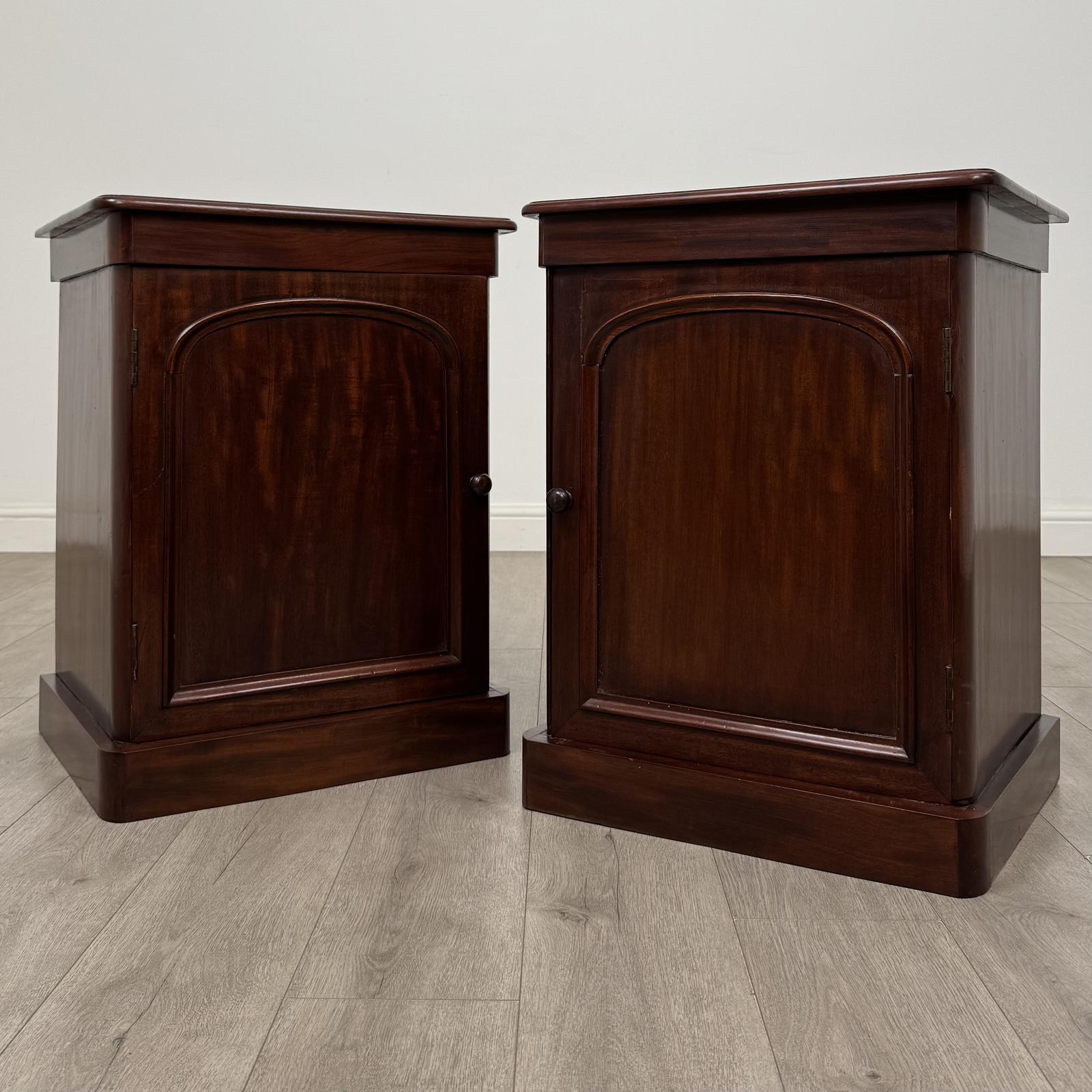 Antique 19th Century Victorian Pair Of Bedside Cabinets (1 of 11) Antique 19th Century Victorian Pair Of Bedside Cabinets (1 of 11)