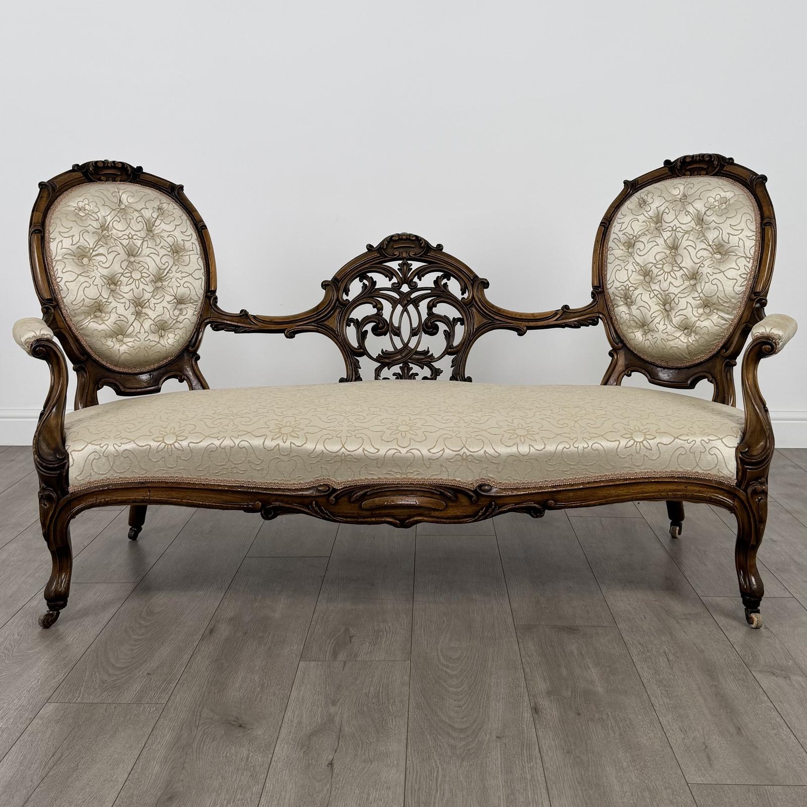 Antique 20th Century Fine Cameo Back Sofa in Walnut (1 of 13)
