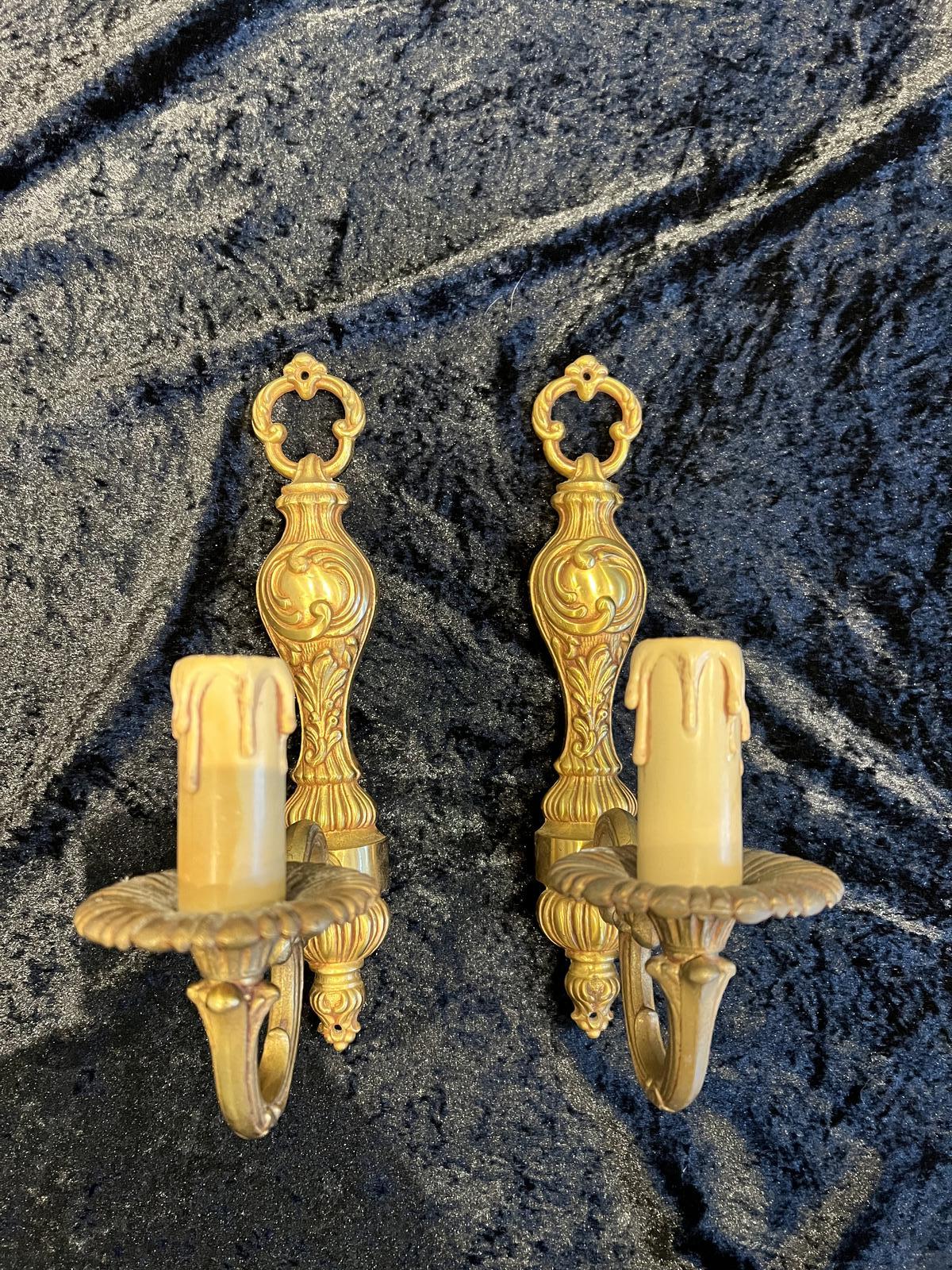 Pair of Single Light Brass French Antique Wall Lights (1 of 10)