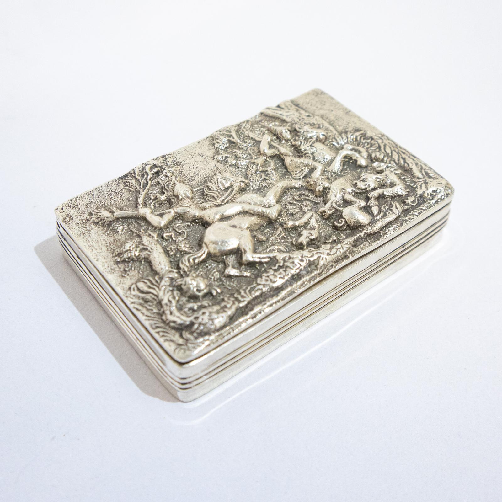 Unusual Snuff Box with Hunting Scene (1 of 5)
