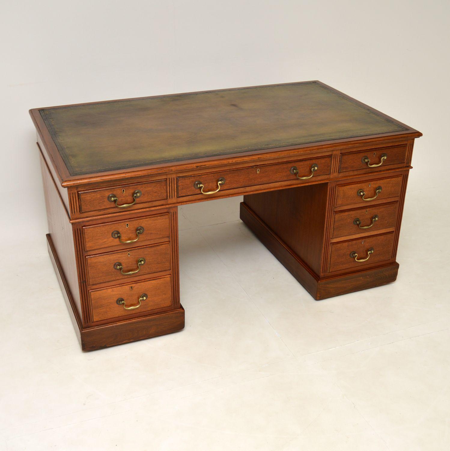 Large Antique Victorian Mahogany Pedestal Desk (1 of 12) Large Antique Victorian Mahogany Pedestal Desk (1 of 12)
