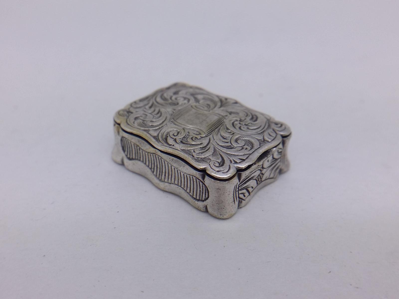 Victorian 1857 Sterling Silver Vesta Style Pill Box Hallmarked Birmingham (1 of 13)