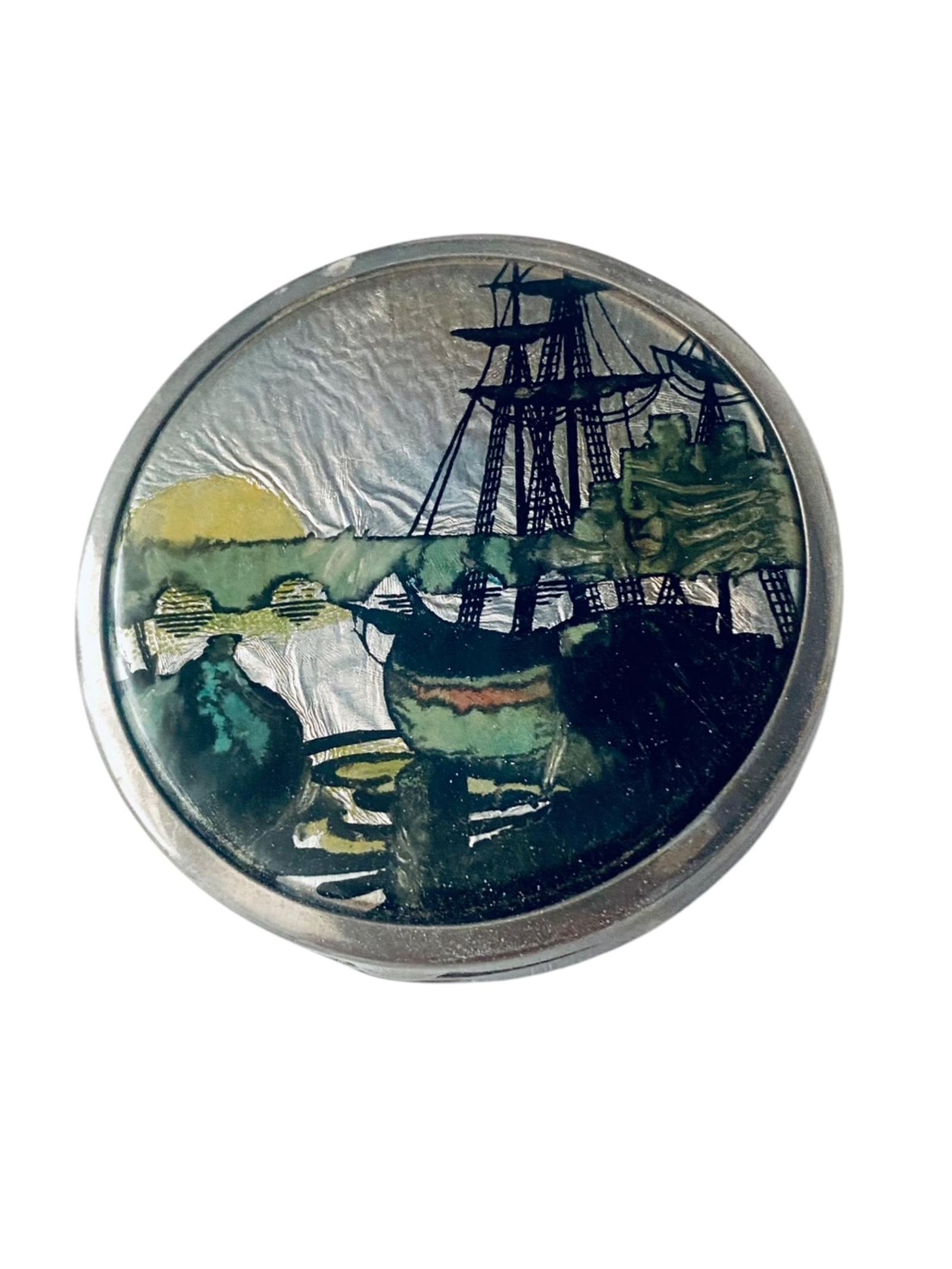 Art Deco 1930s Stratnoid Foil Backed Sail Boat in Harbour Picture Powder Compact (1 of 5) Art Deco 1930s Stratnoid Foil Backed Sail Boat in Harbour Picture Powder Compact (1 of 5)