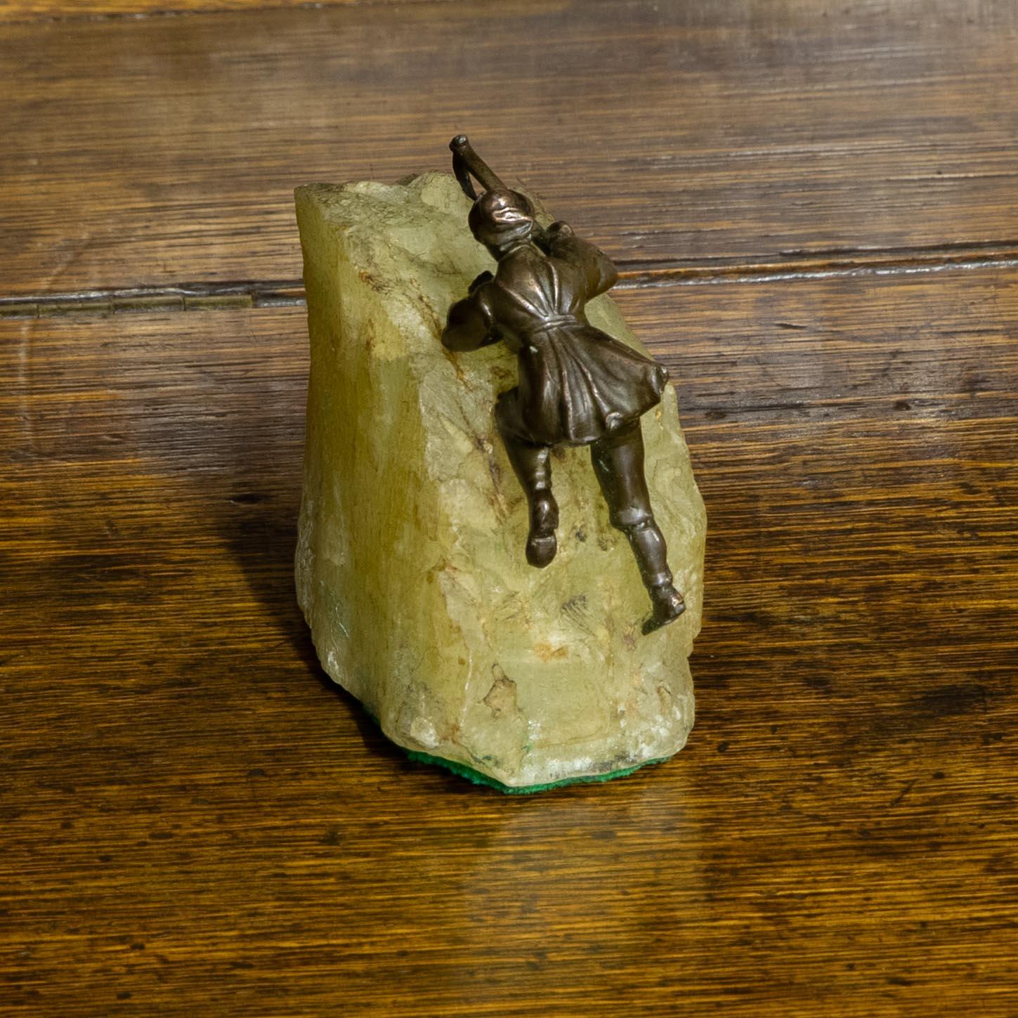 Bronze Mountaineer (1 of 10)
