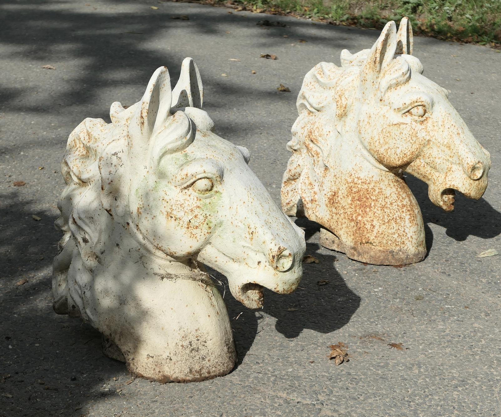 Pair of Statuesque Cast Iron Horse Head Gate Post Finials (1 of 7)