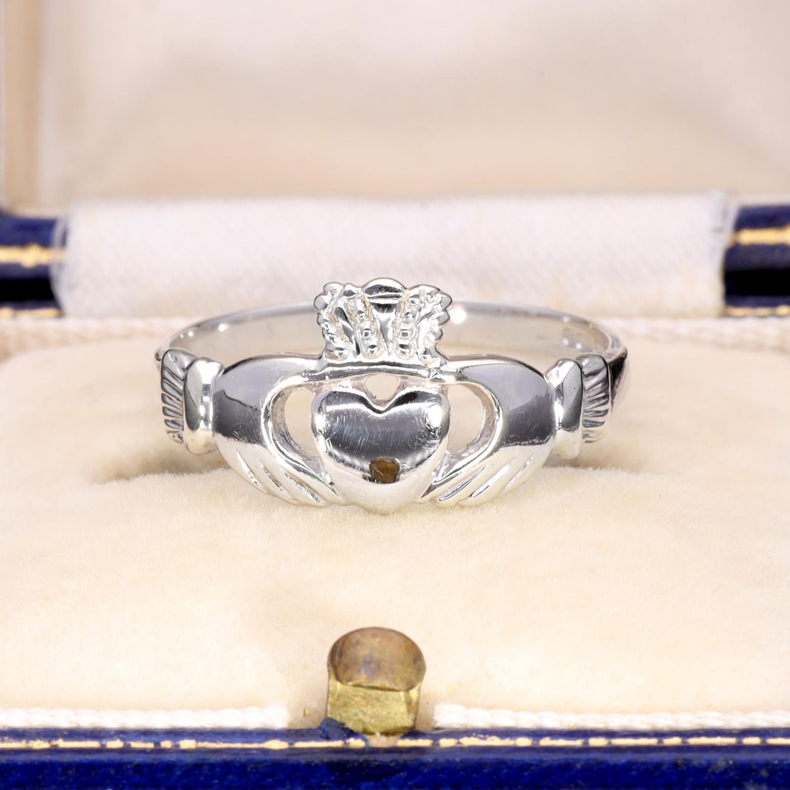 The Vintage 9ct White Gold Claddagh Ring (1 of 6)