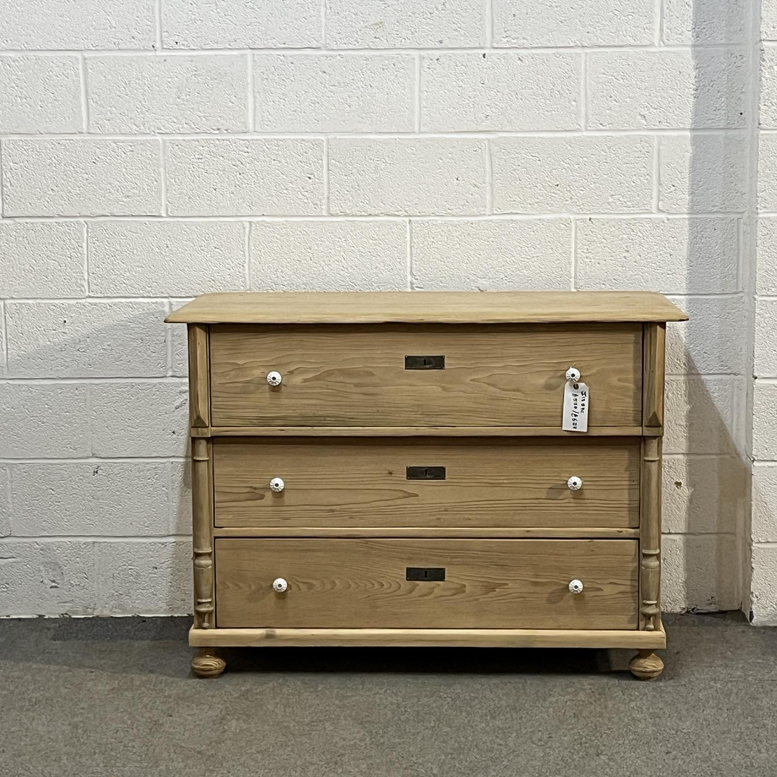 Large 3 Drawer Antique Pine Chest Of Drawers (1 of 6) Large 3 Drawer Antique Pine Chest Of Drawers (1 of 6)