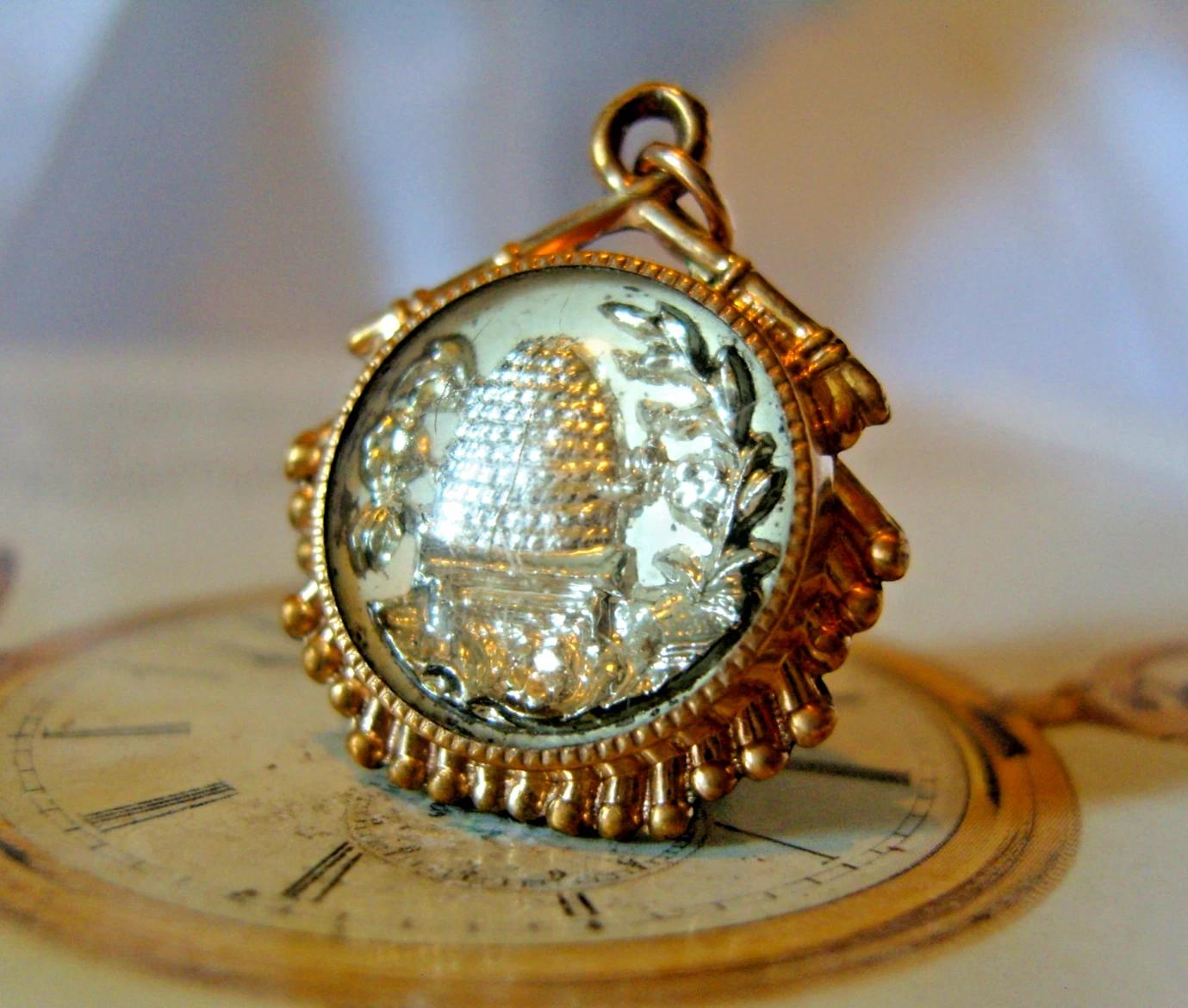 Pocket Watch Chain Fob Victorian Rose Gilt Beehive & Honey Agate 1890s Antique (1 of 7) Pocket Watch Chain Fob Victorian Rose Gilt Beehive & Honey Agate 1890s Antique (1 of 7)