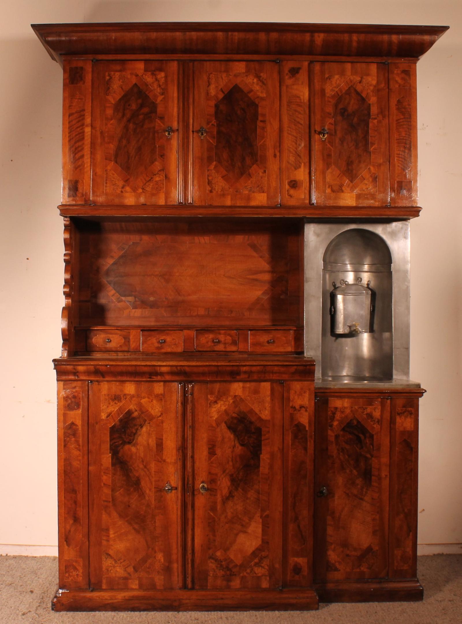 6 Doors Buffet in Walnut Louis XIV - 17th Century with Fountain (1 of 17)
