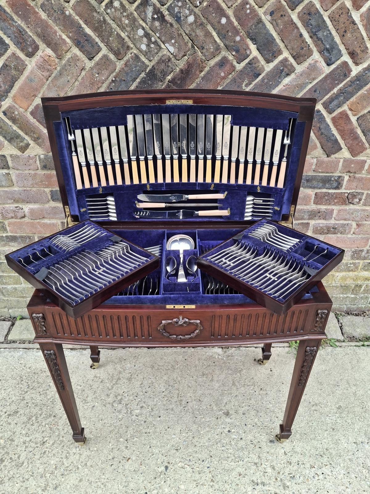 Viner & Hall Adams Mahogany Canteen of Cutlery 148 Pieces On Stand Sheffield (1 of 23) Viner & Hall Adams Mahogany Canteen of Cutlery 148 Pieces On Stand Sheffield (1 of 23)