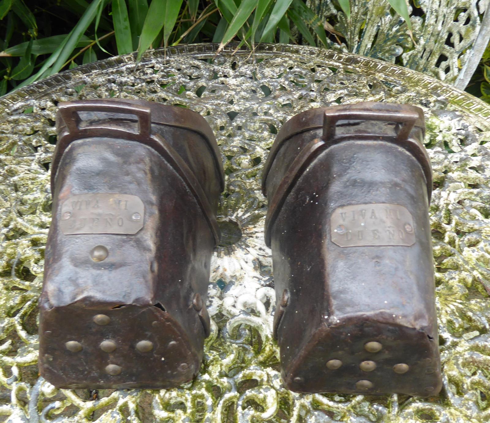 Pair of Spanish Horse Stirrups 1680 with Plaque (1 of 15)