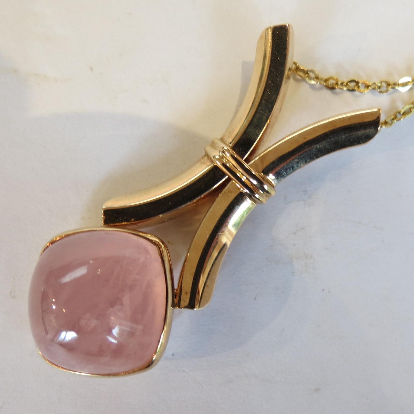 Tuntematon Okand Pori - Rose Quartz Gold Necklace (1 of 9) Tuntematon Okand Pori - Rose Quartz Gold Necklace (1 of 9)