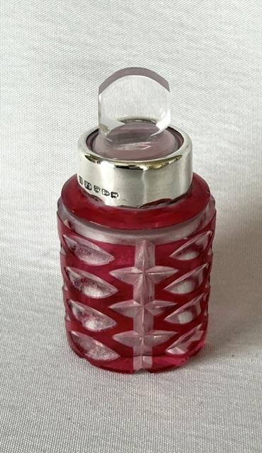 Octagonal Chester Silver & Cranberry Glass Salts/scent Bottle (1 of 4) Octagonal Chester Silver & Cranberry Glass Salts/scent Bottle (1 of 4)