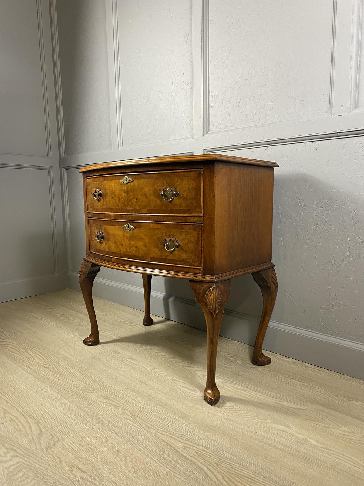 Small Walnut Chest of Drawers (1 of 9) Small Walnut Chest of Drawers (1 of 9)