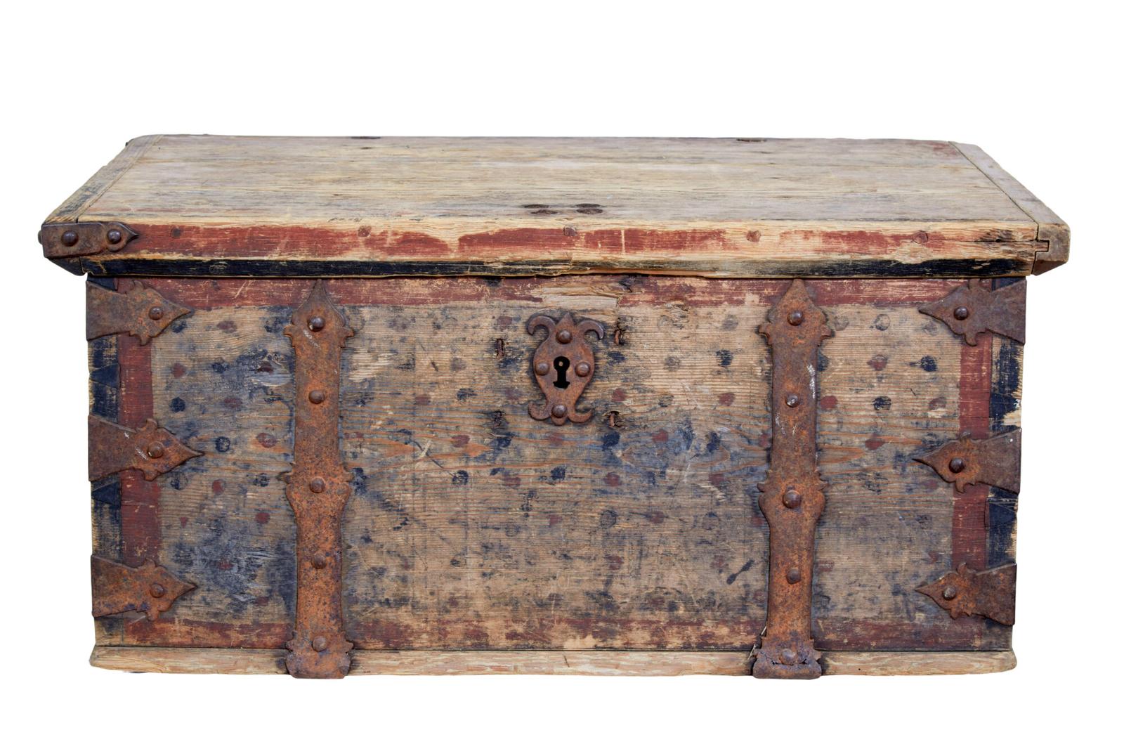 Mid 18th Century Swedish Pine Chest Decorated with Labyrinth (1 of 9)