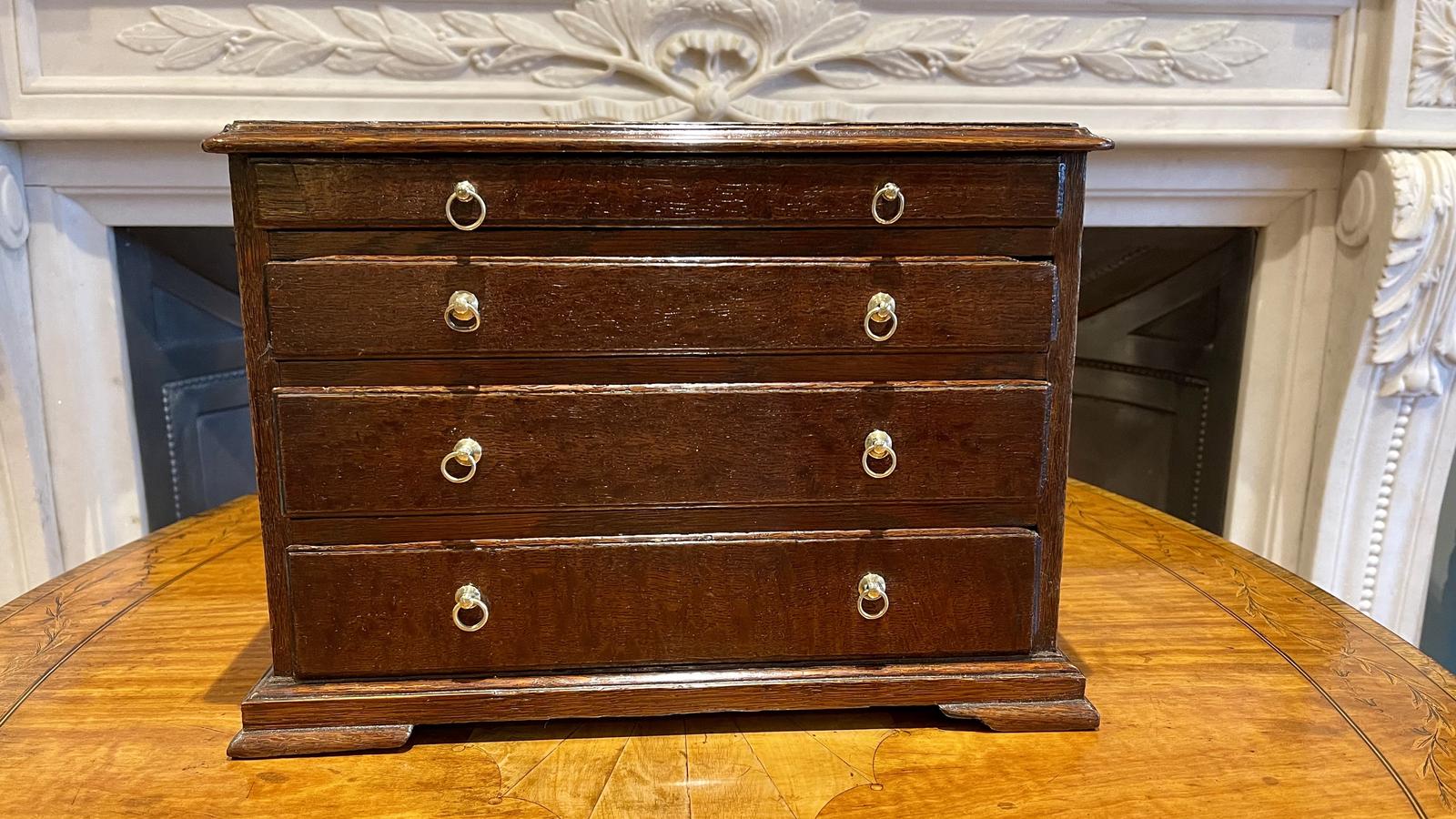 Miniature Oak Chest of Drawers (1 of 9)