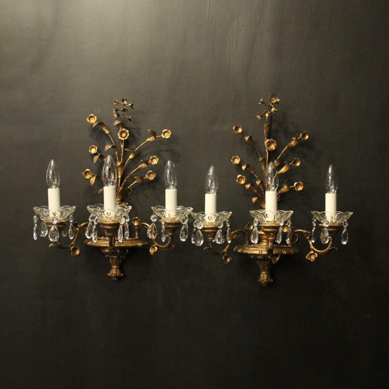 Florentine Pair of Giltwood Wall Lights (1 of 10)