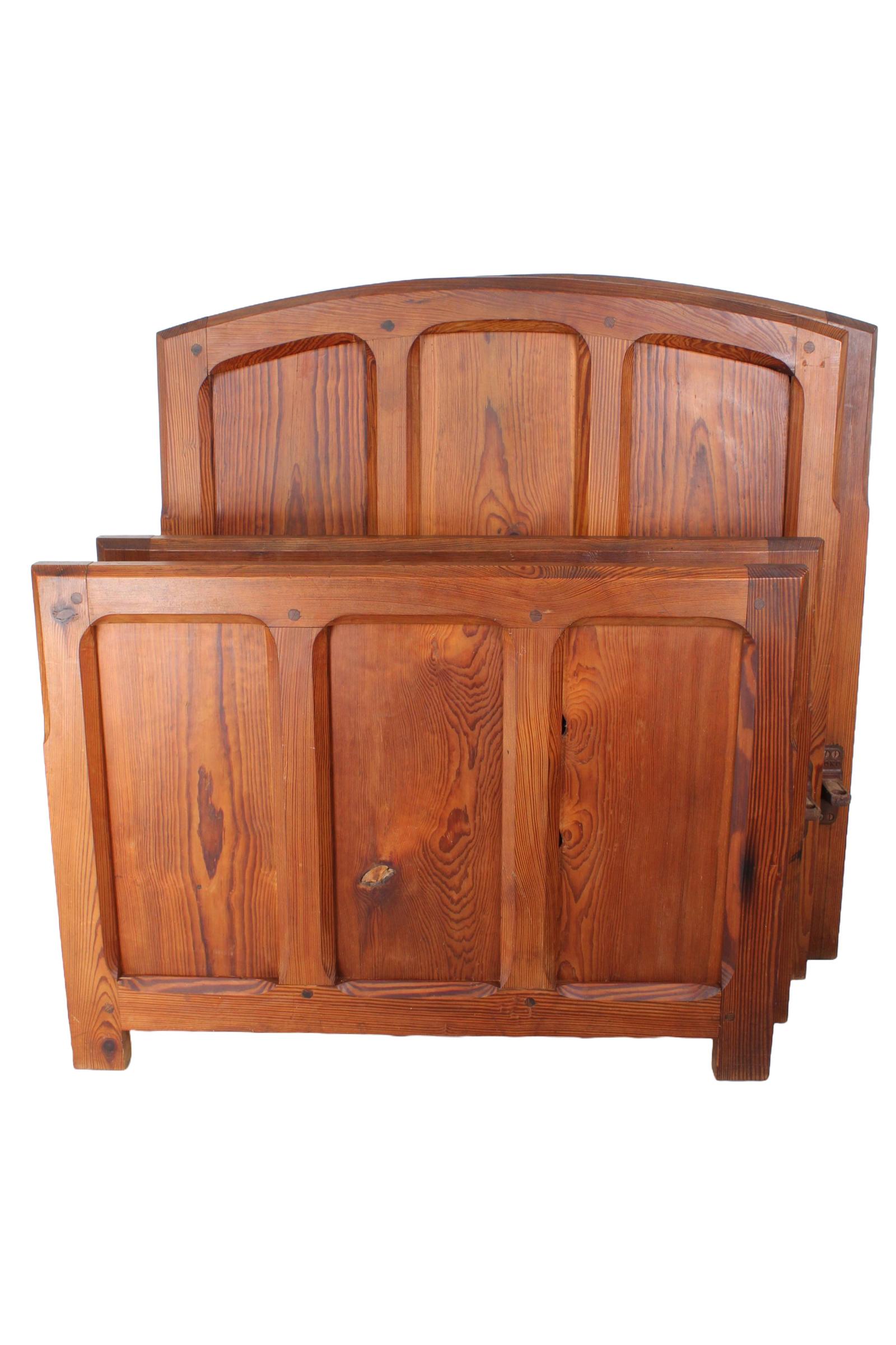 A Pair Arts & Crafts Pitch Pine Single Beds (1 of 13)