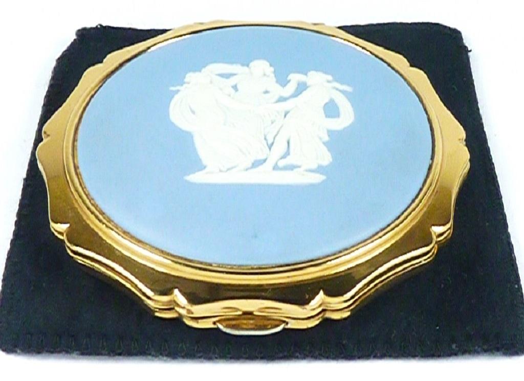 Blue White Gold Stratton Vintage Compact 1960s (1 of 9)
