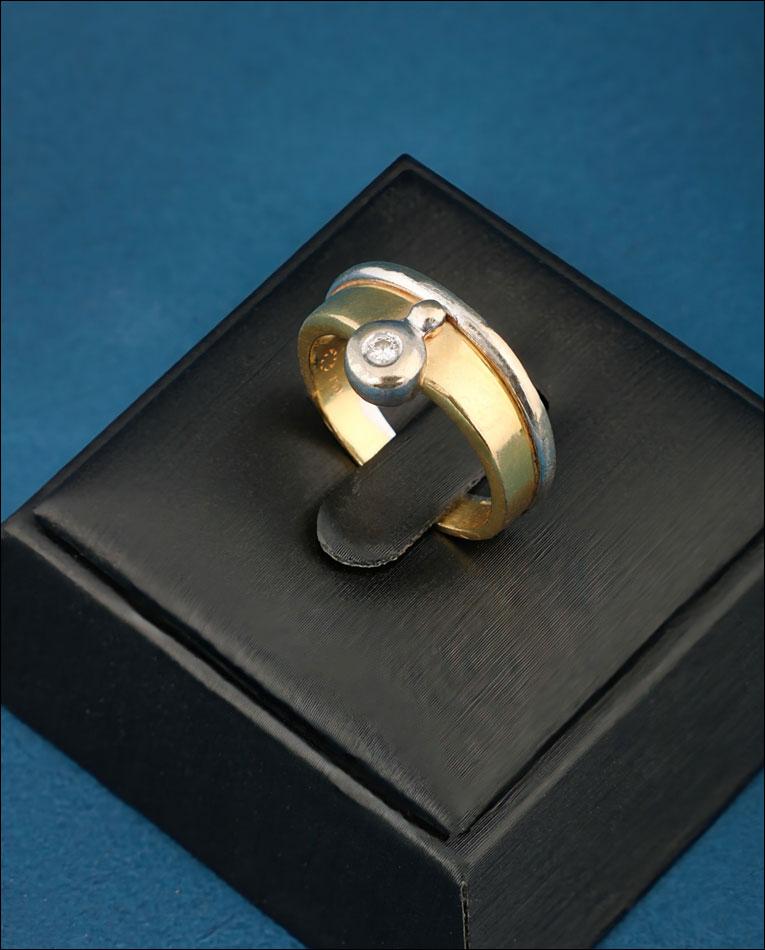 Vintage Solitaire Ring, 18K Gold and 2.5 mm Diamond. 1980s (1 of 6)